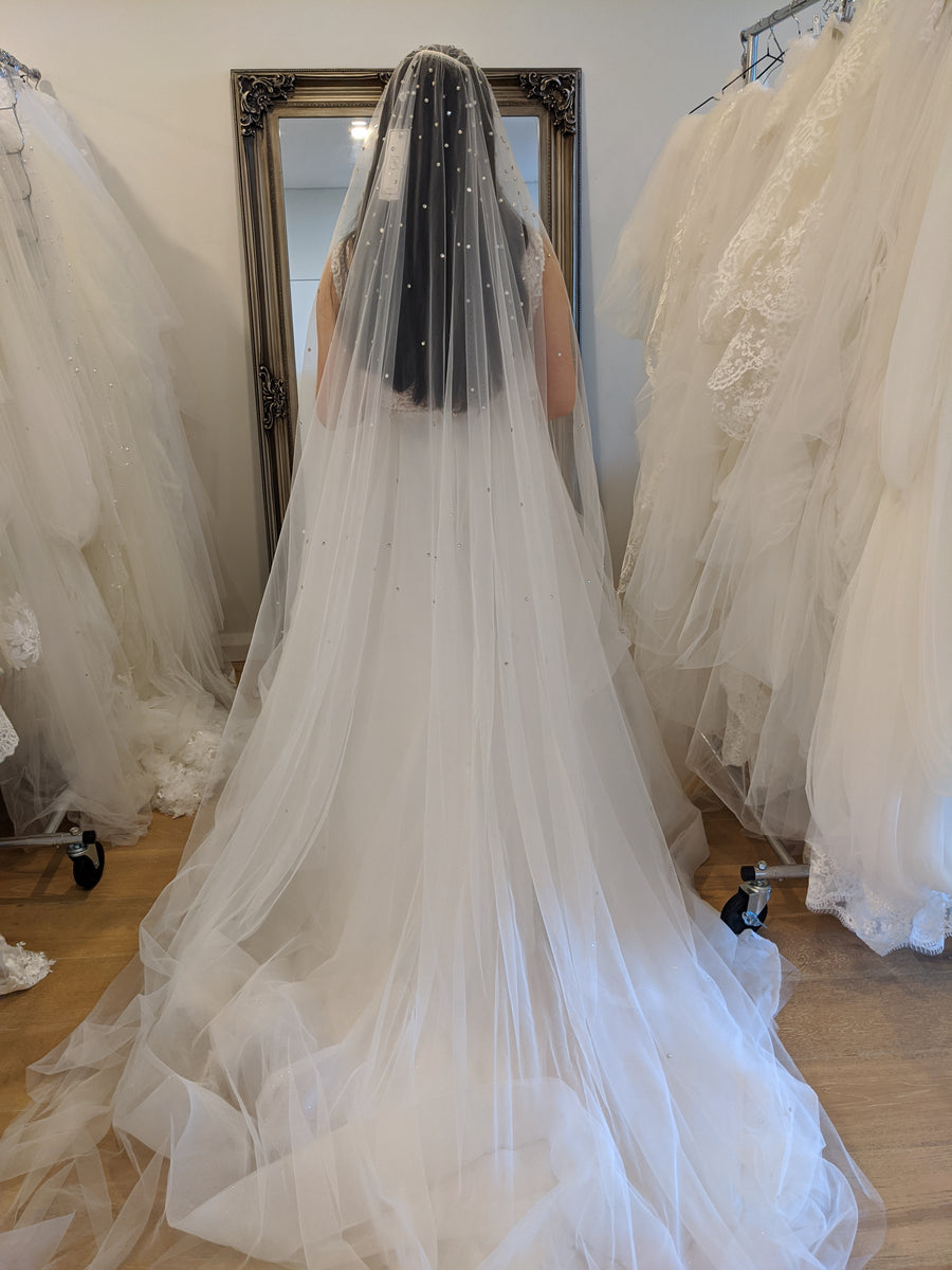 http://www.mwbridals.com/cdn/shop/products/IMG_20210328_111615_1200x1200.jpg?v=1621090968