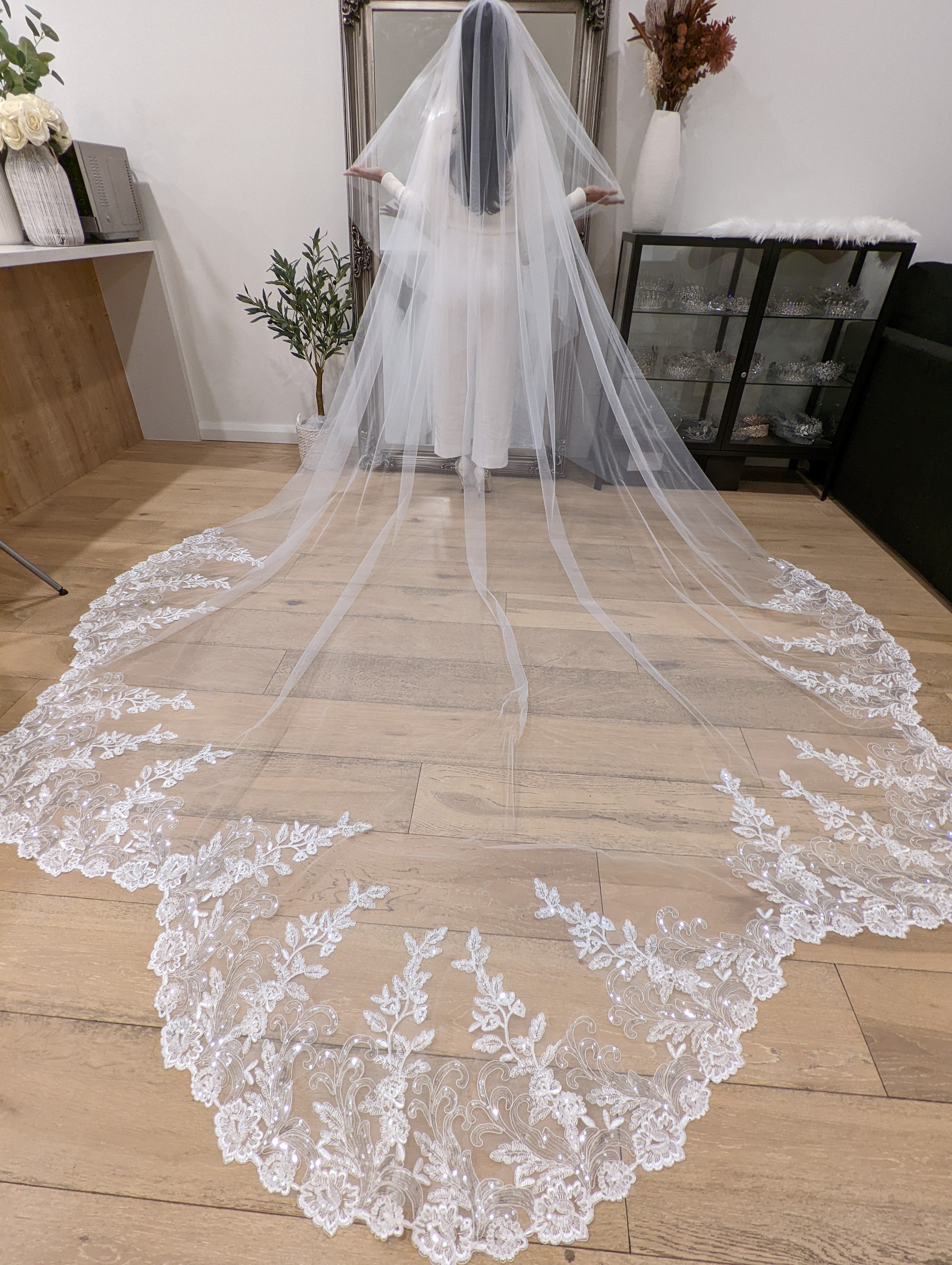 Cathedral Veil, Lace Edge Bridal Veil, Royal Wedding Veil, Bridal Veil With  Lace, Floral Lace, Wedding Veil With Flower Lace -  Israel
